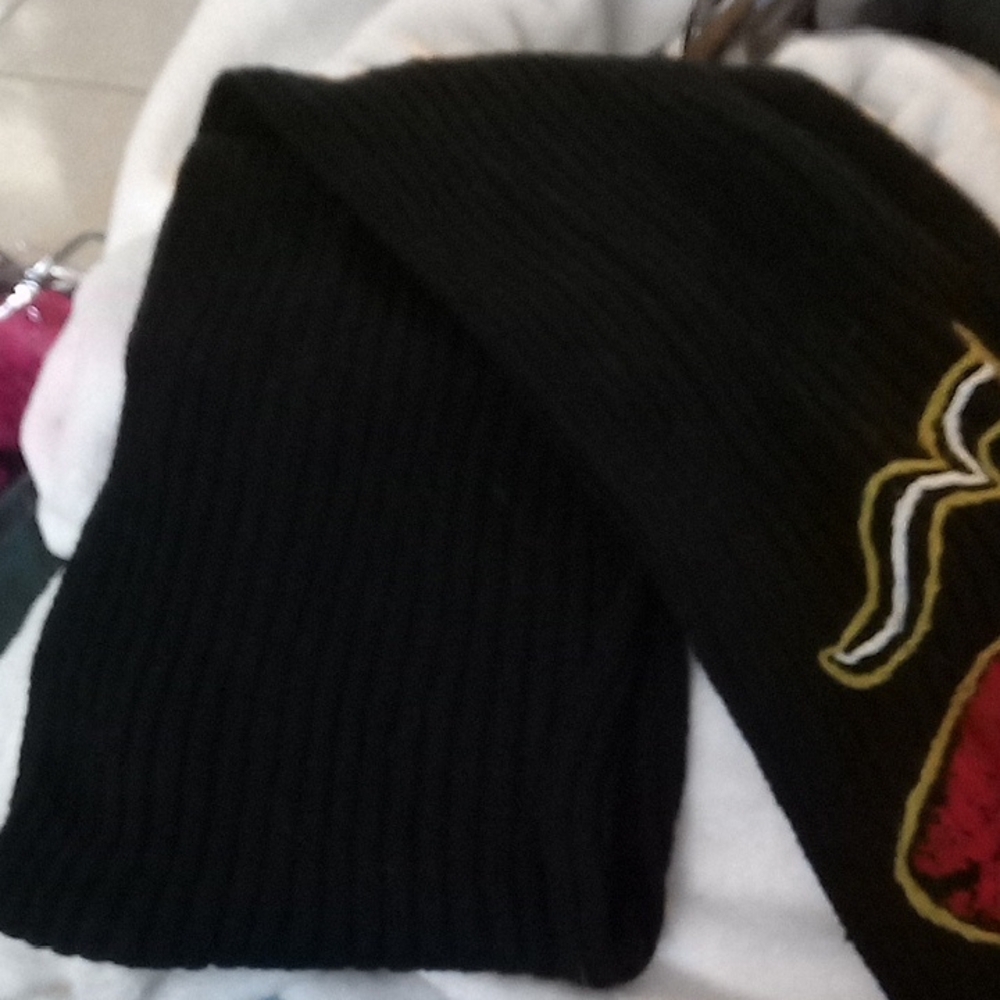 Black Scarf with Red Lip Graphic - Picture 5 of 5